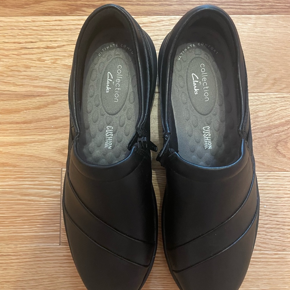 Clarks collection women’s black flats size 8.5 M